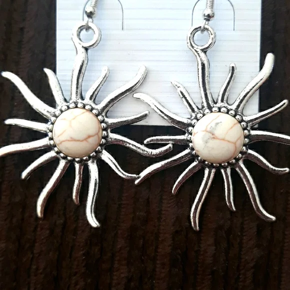 2x*Host Pick*Beautiful sun earrings - Picture 6 of 11